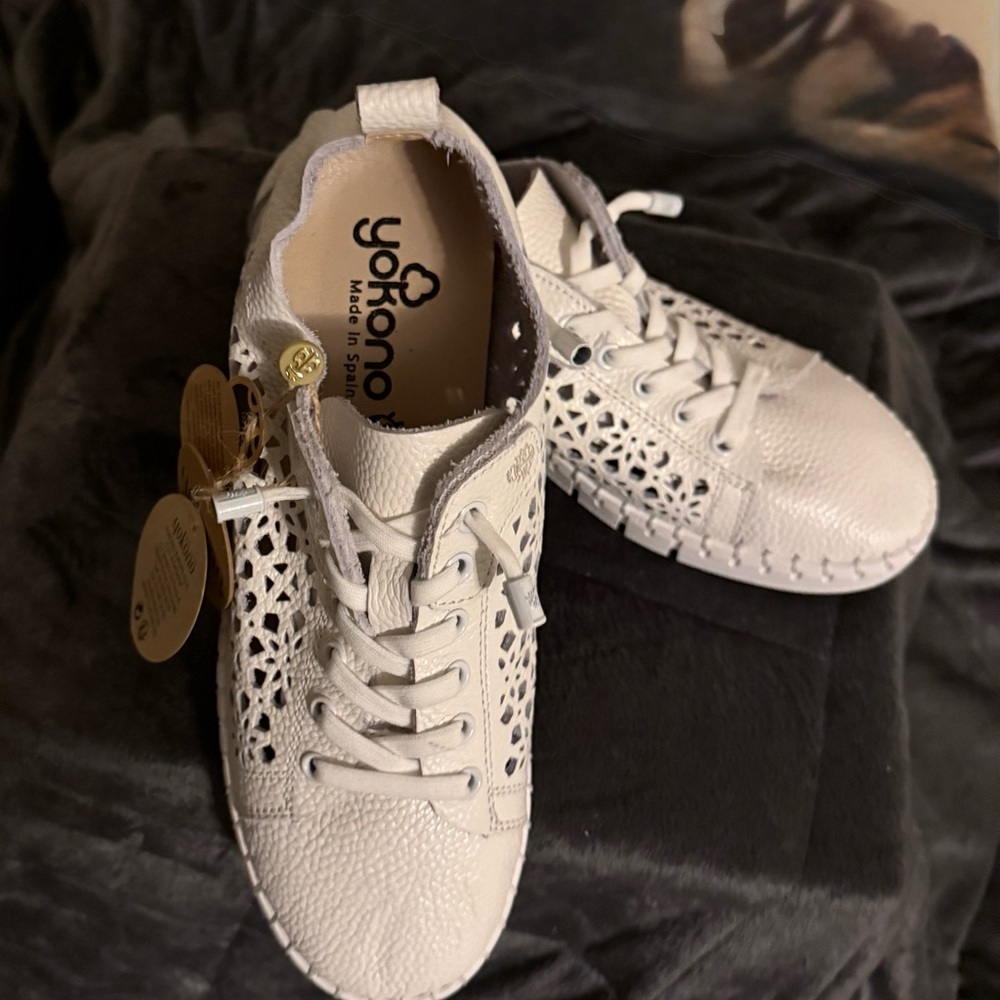 Yokono Women's White Athletic Shoes Size 8